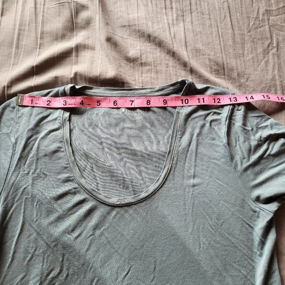 Small Reitmans R Essentials Short Sleeve Tee - Picture 5 of 7